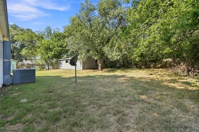 Building Photo - 707 N Gertrude Ave