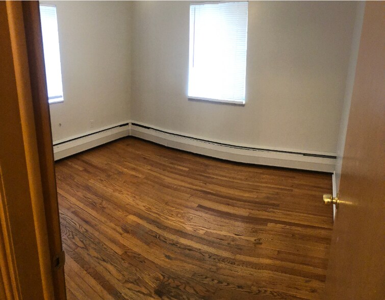 Building Photo - 4811 Cadieux Rd