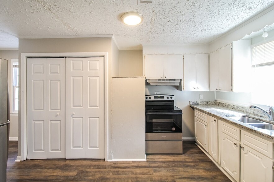 Building Photo - 120 Garland Terrace