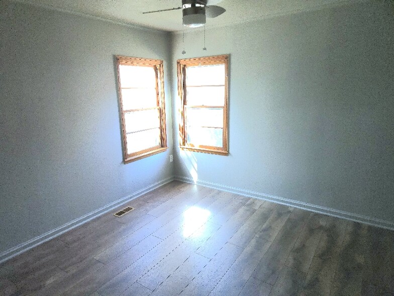 Building Photo - 1305 Edna Pl