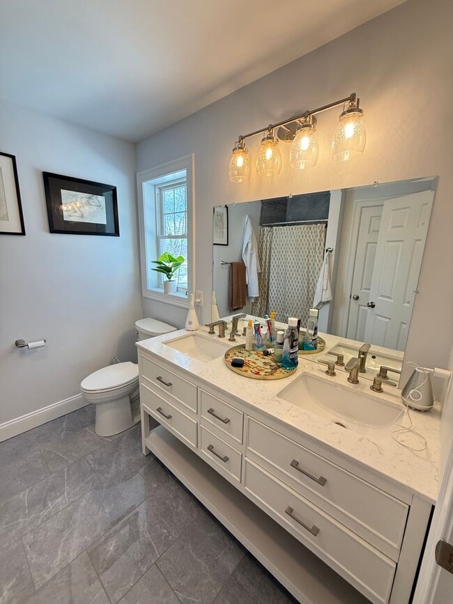 Building Photo - Luxury Duplex