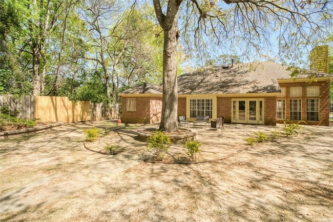 Building Photo - 561 Pine Tree Ln