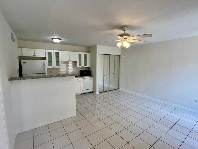 Building Photo - 631 Executive Center Dr