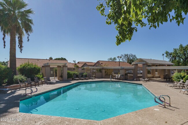 Building Photo - 6820 S Roosevelt St