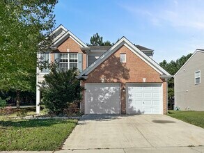 Building Photo - Stunning 4-bedroom, 2.5-bathroom home loca...