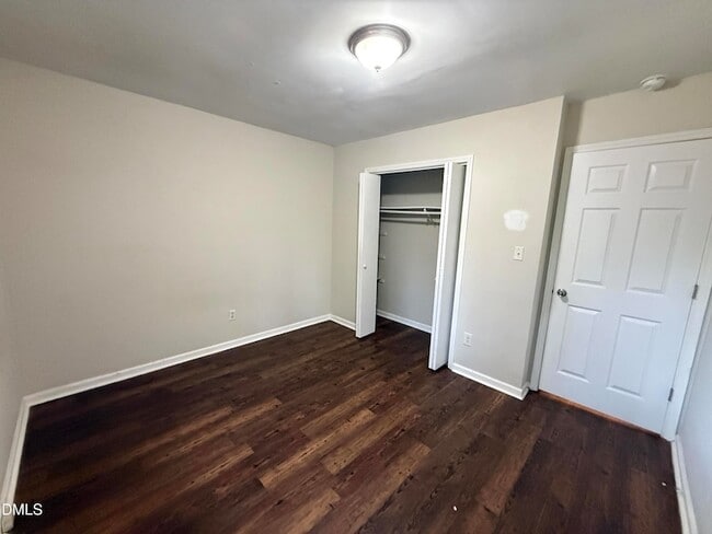 Building Photo - 4822 Hollenden Dr