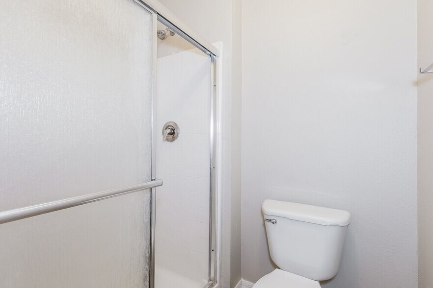 Building Photo - 927 Brenton Leaf Dr