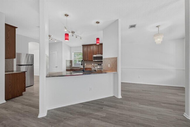 Building Photo - 315 Waterlily Way