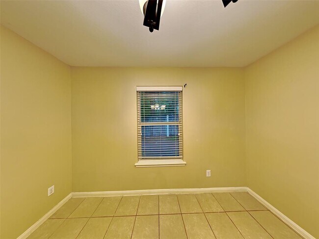 Building Photo - 10292 Stone Gate Dr
