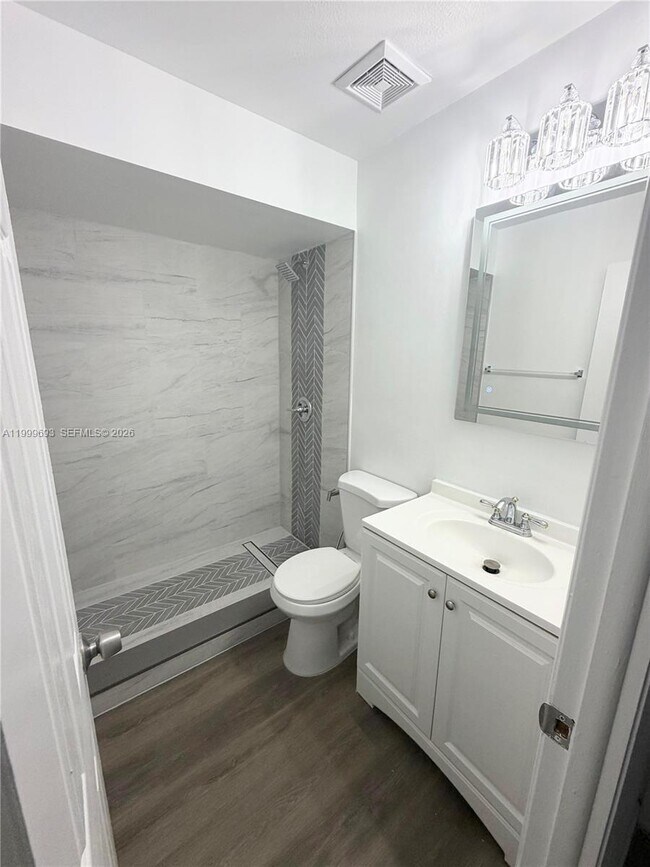 Building Photo - 1460 W 41st St