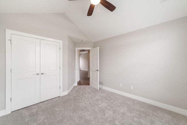Building Photo - 4825 Kenora Dr