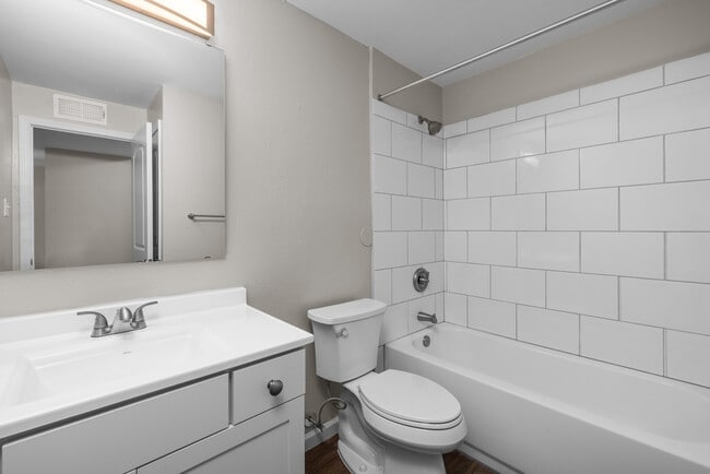 Chesterfield Place Apartments | One Bedroom Remodel |Bathroom Interior - Chesterfield Place Apartments