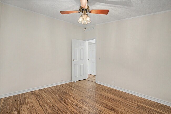 Building Photo - 26190 Walnut Burl