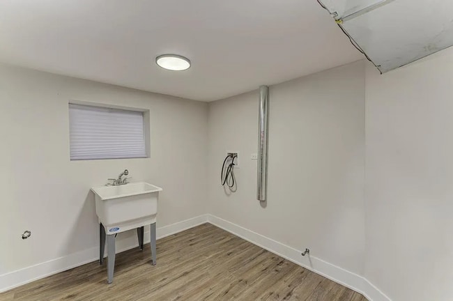 Building Photo - Portage Park 4 bed, 2.5 bath classic!