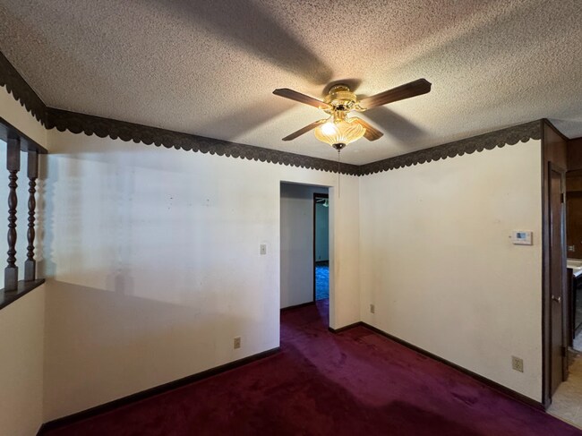 Building Photo - 4 Bed, 2 Bath Home - Apply Today!