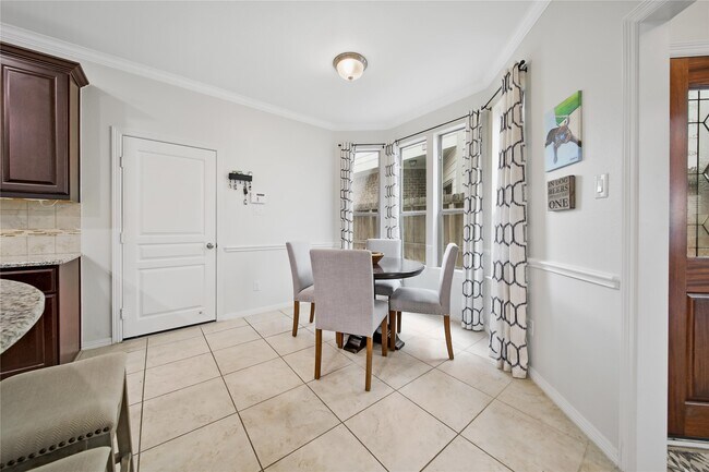 Building Photo - 5309 Larkin St