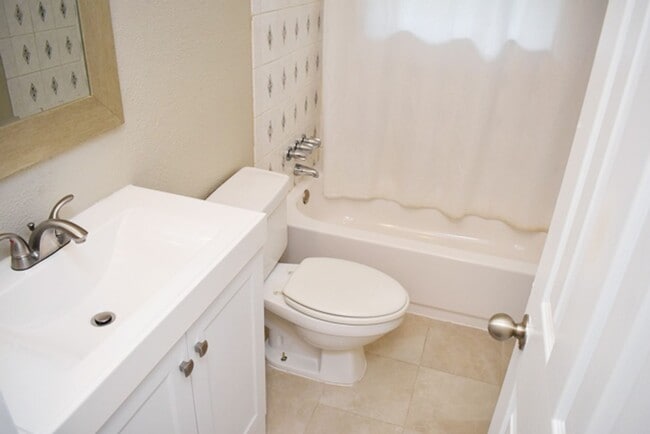 Building Photo - Lovely 2-1 home in Irving!
