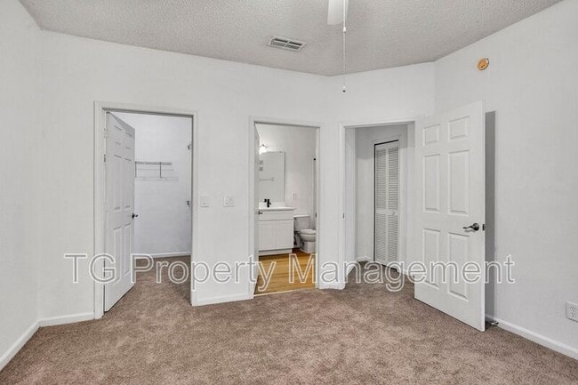 Building Photo - 10000 Gate Pkwy N