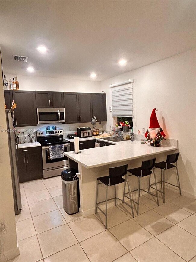 Building Photo - 1513 SE 26th Ter