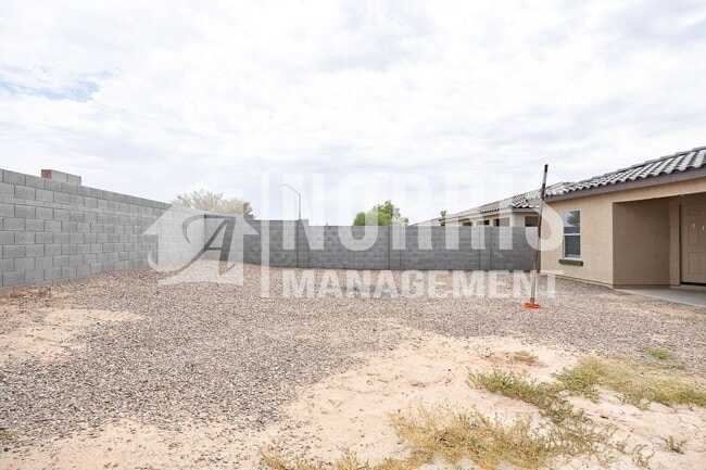 Building Photo - Beautiful Home, Perfect Location and Price