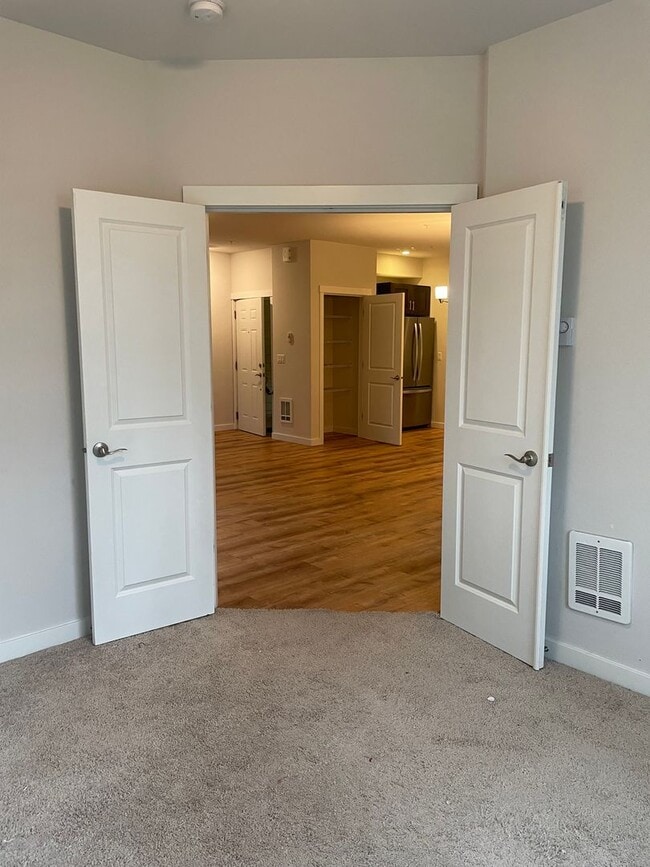 Building Photo - 2 bed/1 bath in Southeast Redmond