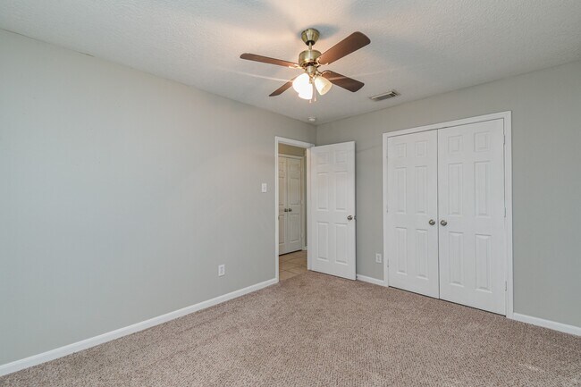 Building Photo - 5500 N Buffalo Cir