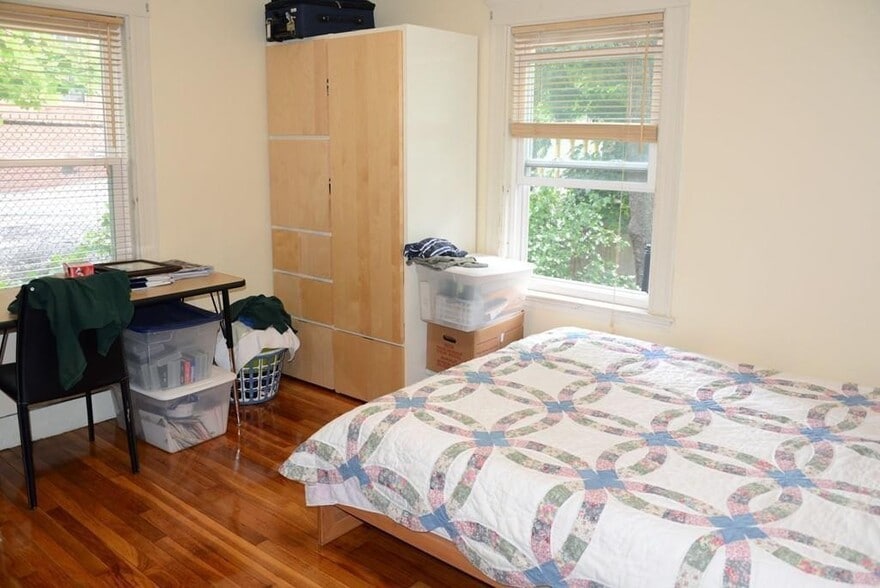 Building Photo - 17 Sunset St