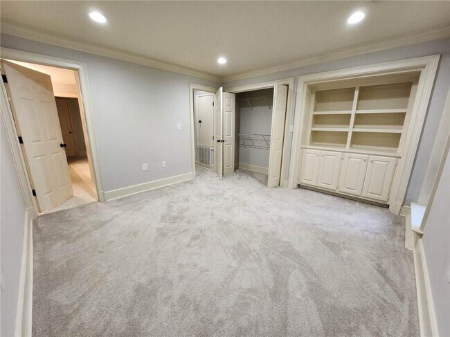 Building Photo - 27309 Plantation Dr NE