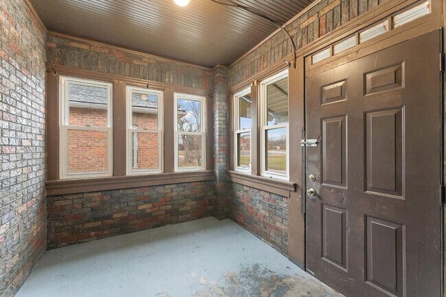 Building Photo - VOUCHER FREINDLY - COME SEE!!!!!!