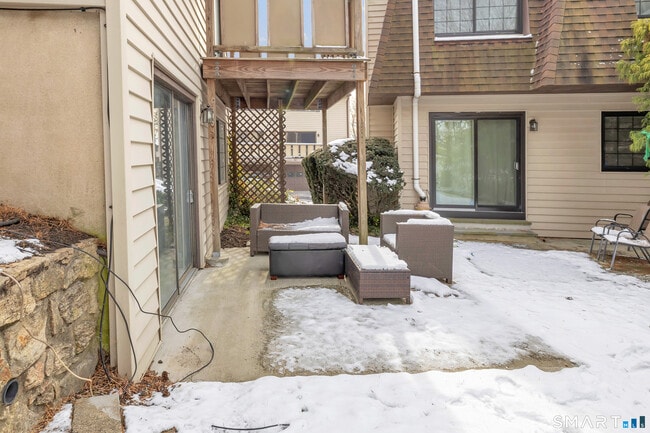 Building Photo - 202 Soundview Ave