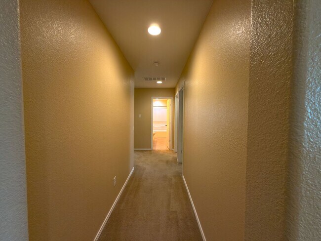 Building Photo - University Park - 5 bedrooms, 3-1/2 Baths