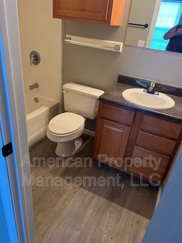 Building Photo - 4712 NE Wisconsin St