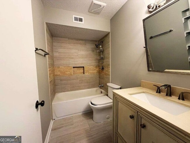 Building Photo - 2928 Parc Lorraine