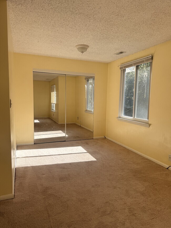 Building Photo - 2526 Cove Point Pl