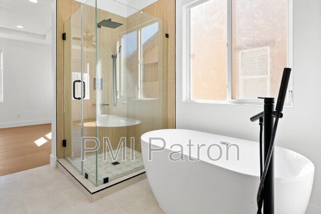 Building Photo - 356 W Weeping Willow Ave