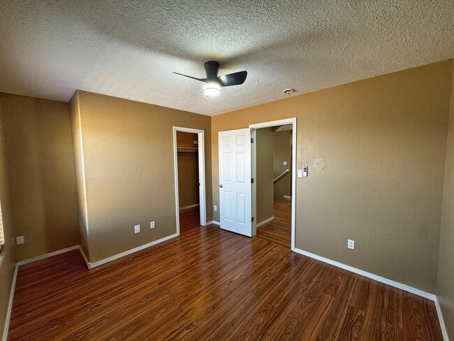 Building Photo - 923 Telstar Loop NW