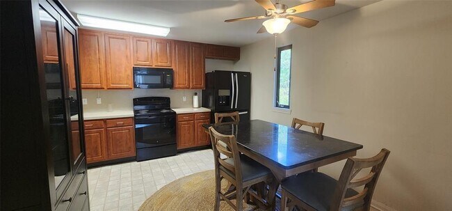 Building Photo - 2211 Place Rebecca Ln