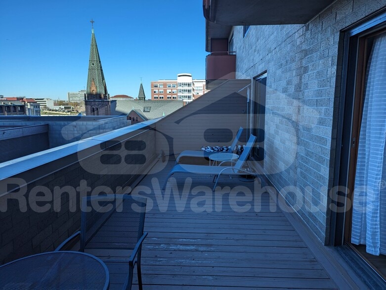 Building Photo - 66 9th St E