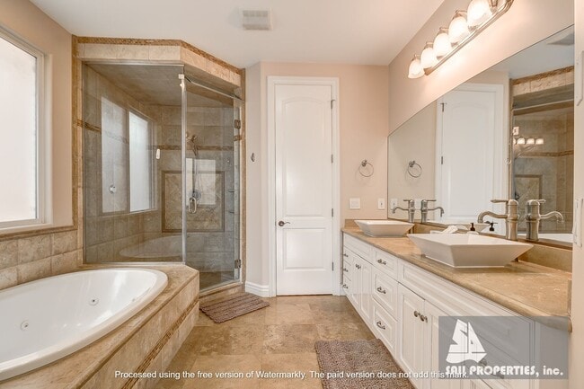 Building Photo - Gorgeous, Large downtown Huntington Beach Vacation Rental