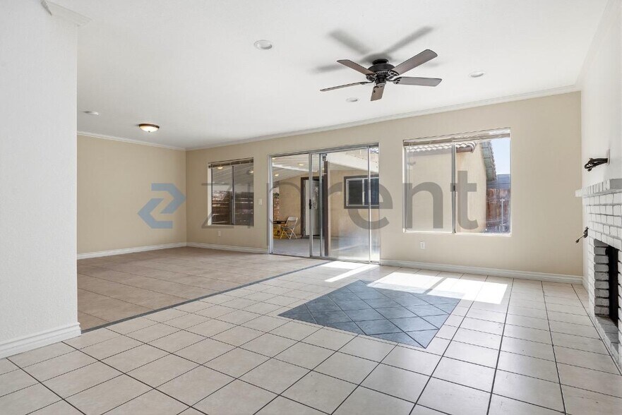 Building Photo - 23913 Parkland Ave