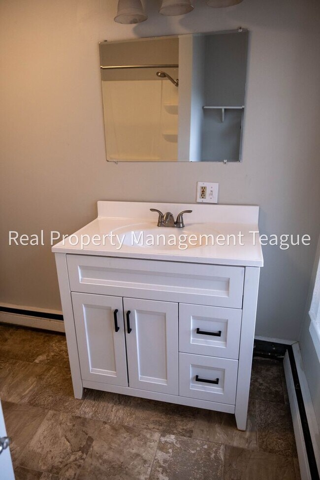 Building Photo - 1 S Main St