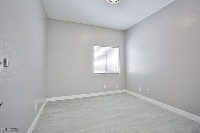 Building Photo - 705 Trixis Pl