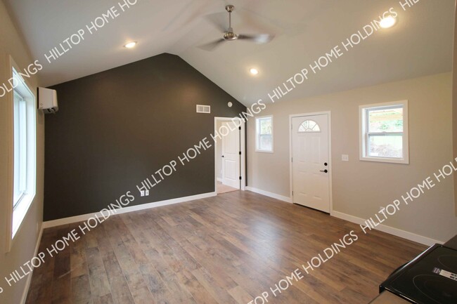 Building Photo - 39 Hilltop Rd