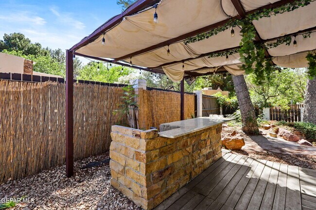 Building Photo - 5109 Memory Dr