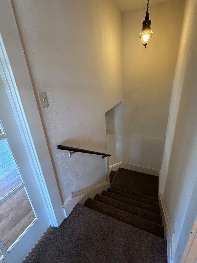 Building Photo - CM530L