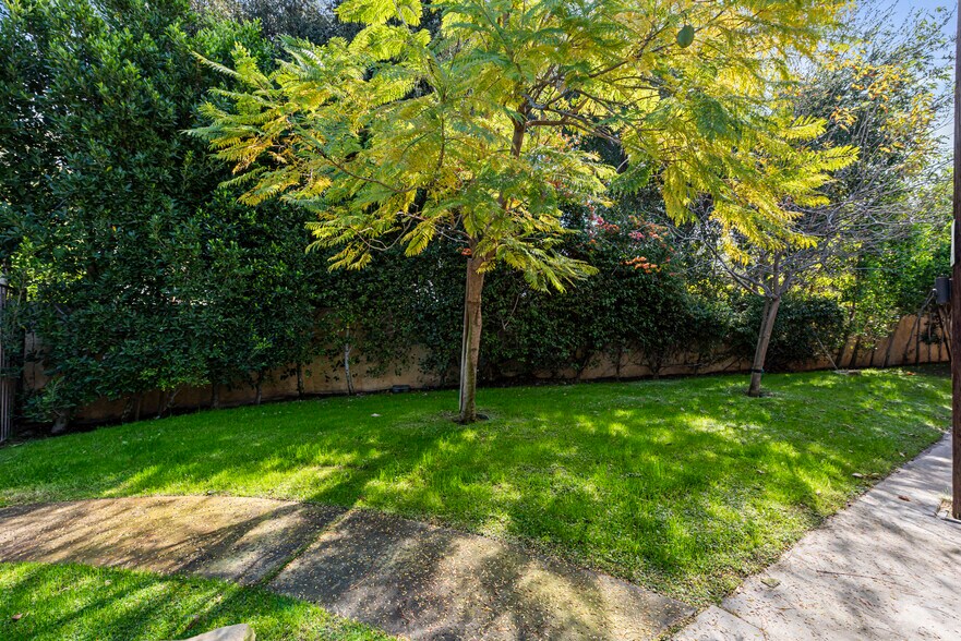 Building Photo - 4524 Tujunga Ave