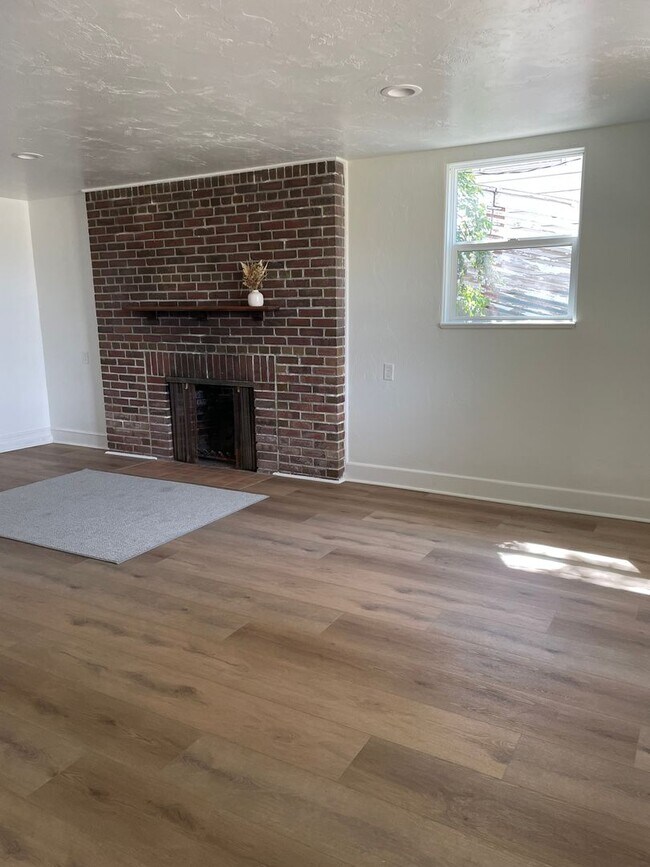 Building Photo - Beautiful 4 bed 3 bath