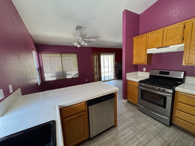 Building Photo - 4615 Split Rock Dr