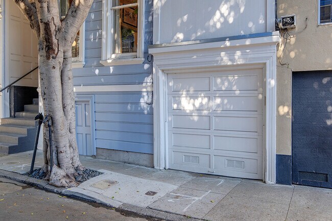 Building Photo - 18 Orben Pl