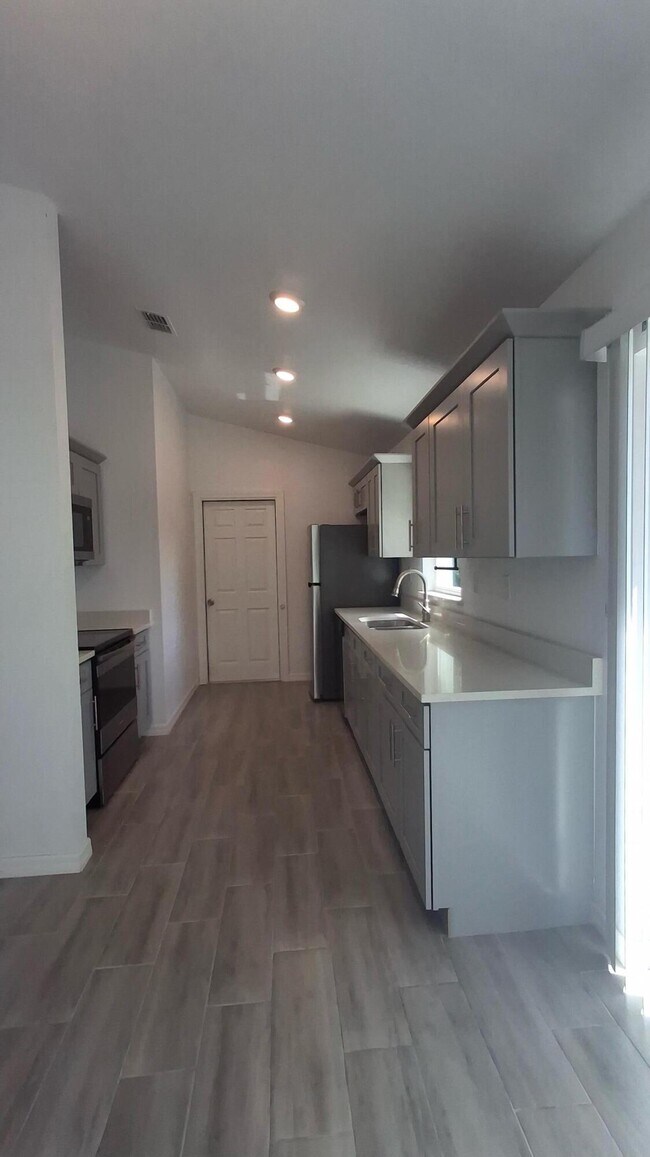 Building Photo - 19850 Eagle Dr